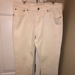 White Old Navy Slim fit jeans